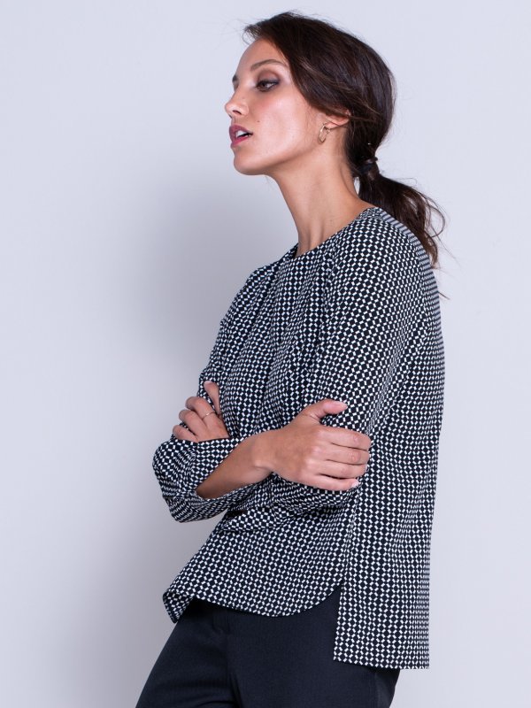Blouses, Becky, Graphic : Classically styled , long sleeve , boxy top with a curved hem and wide cuff.