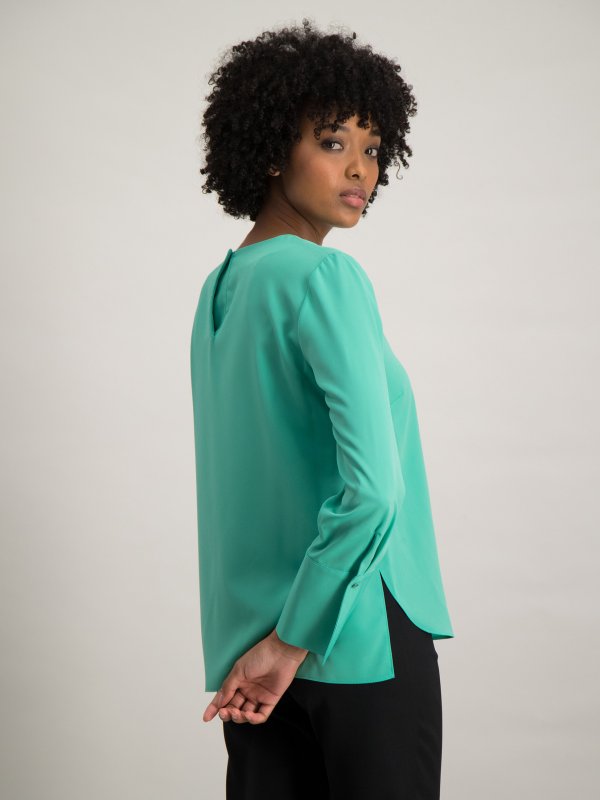 Blouses, Becky, Fern: Classically styled , long sleeve , boxy top with a curved hem and wide cuff.